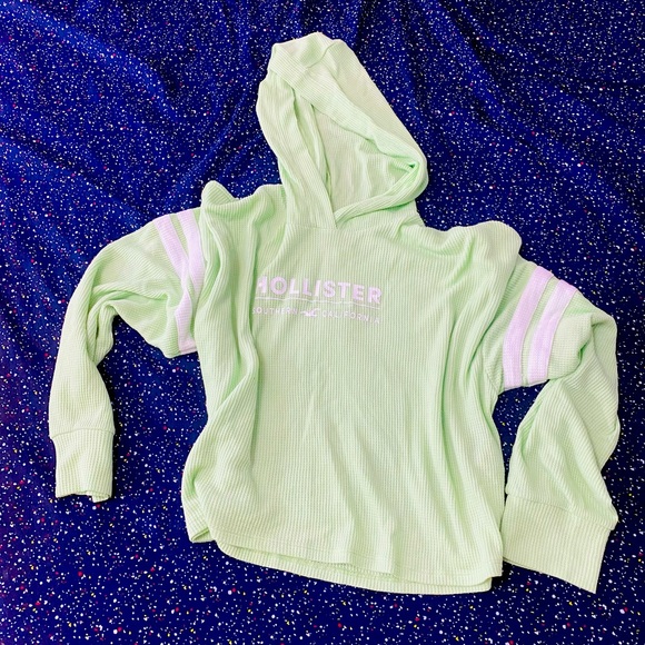 Hollister brand.Limegreen colour.Hoodie kinda look - Picture 2 of 3